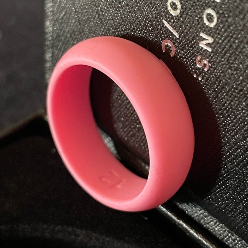 NEW Men’s Pink Lightweight Silicone Universal Ring (Size12)